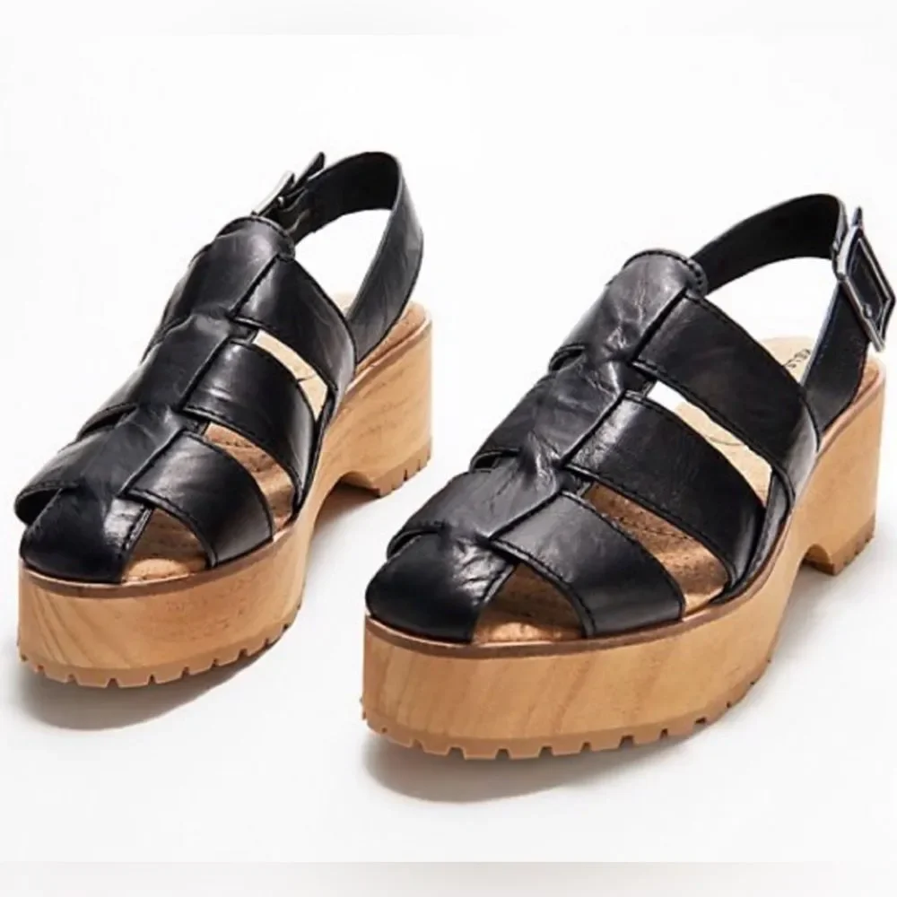 Kelsi Dagger Brooklyn Platform Fisherman Sandals Walk up Sandal